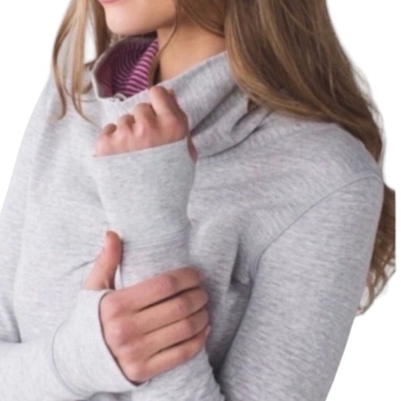 Lululemon In a Cinch Long Sleeve Grey Reversible Pullover Top Size S - Picture 2 of 12